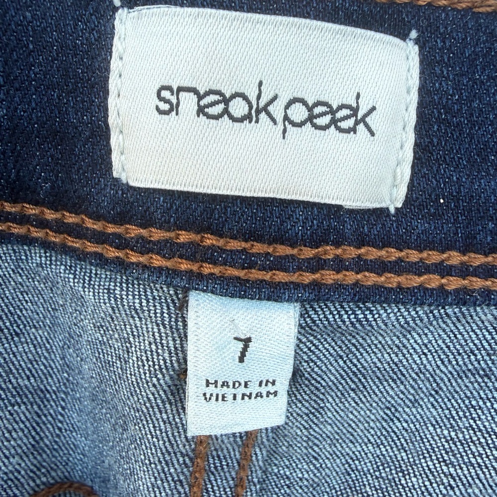 Sneak Peek Sexy Boyfriend High Rise Distressed Cropped Jeans Size 7/Medium - Picture 9 of 12